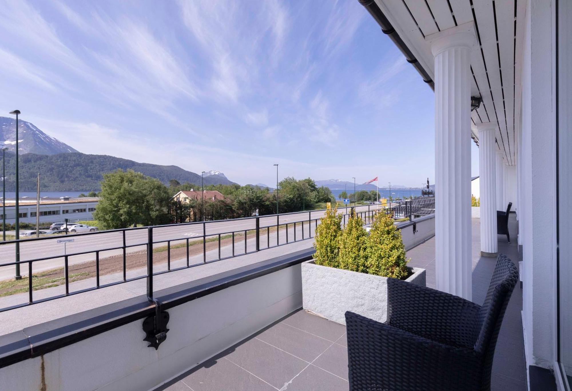 Hotel Aursnes 3*